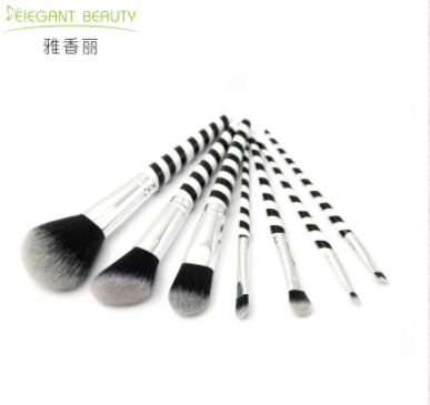 化妆的时候需要哪些工具？